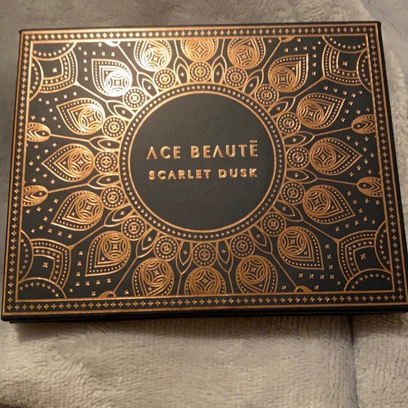 Eyeshadow Pallet - Picture 1 of 3